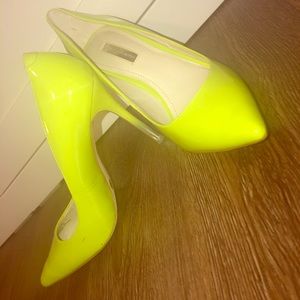 BCBGeneration chartreuse Stillettos